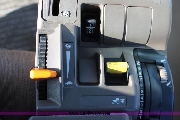 image for item H5750 2010 John Deere 7230 Premium MFWD tractor