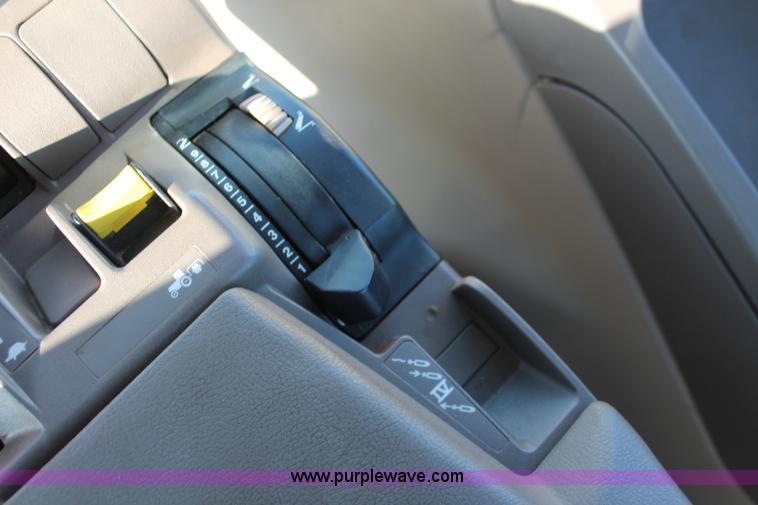 image for item H5750 2010 John Deere 7230 Premium MFWD tractor