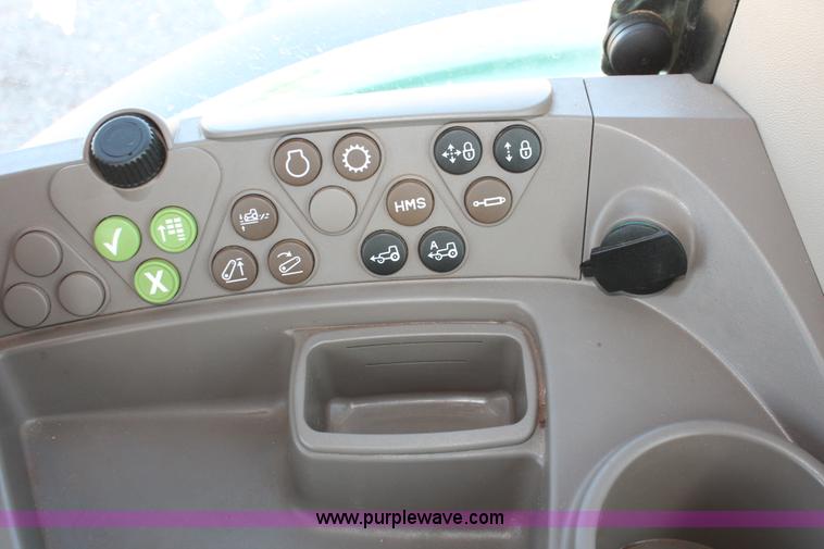 image for item H5750 2010 John Deere 7230 Premium MFWD tractor