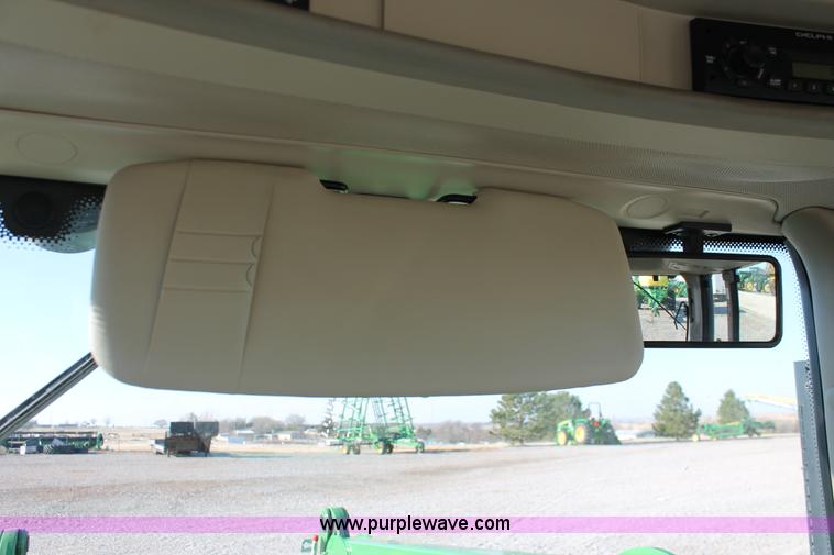 image for item H5750 2010 John Deere 7230 Premium MFWD tractor