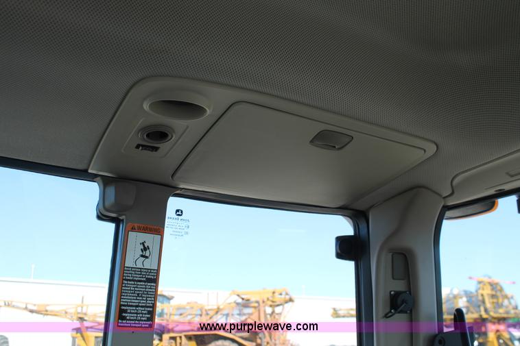 image for item H5750 2010 John Deere 7230 Premium MFWD tractor