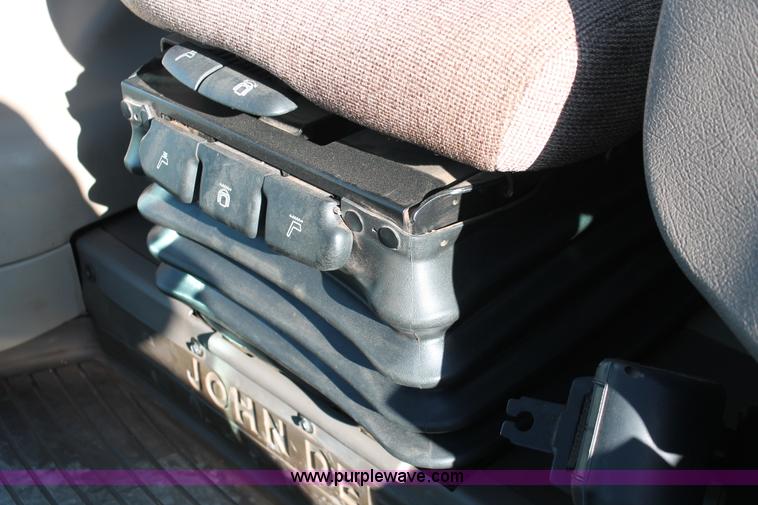 image for item H5750 2010 John Deere 7230 Premium MFWD tractor