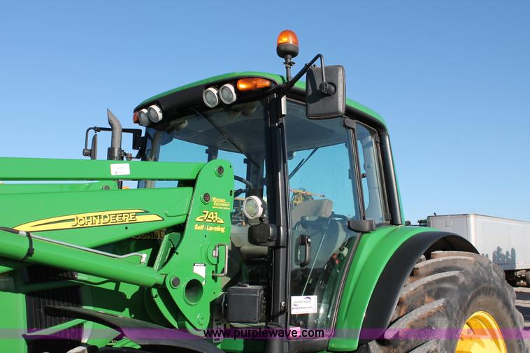 image for item H5750 2010 John Deere 7230 Premium MFWD tractor