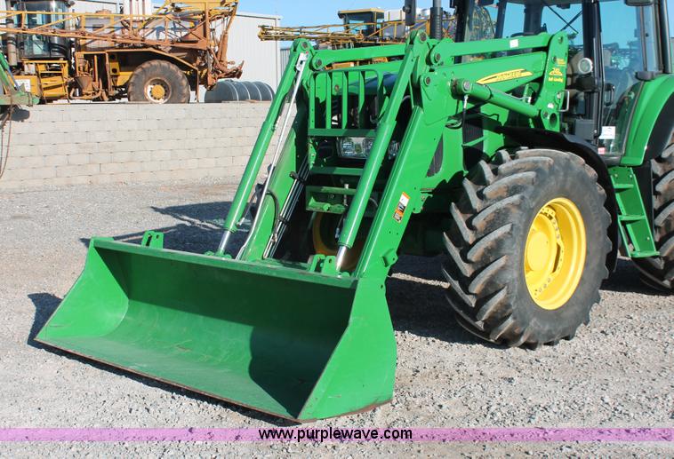 image for item H5750 2010 John Deere 7230 Premium MFWD tractor