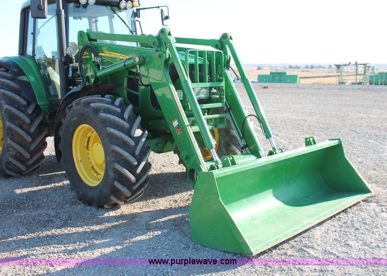 image for item H5750 2010 John Deere 7230 Premium MFWD tractor