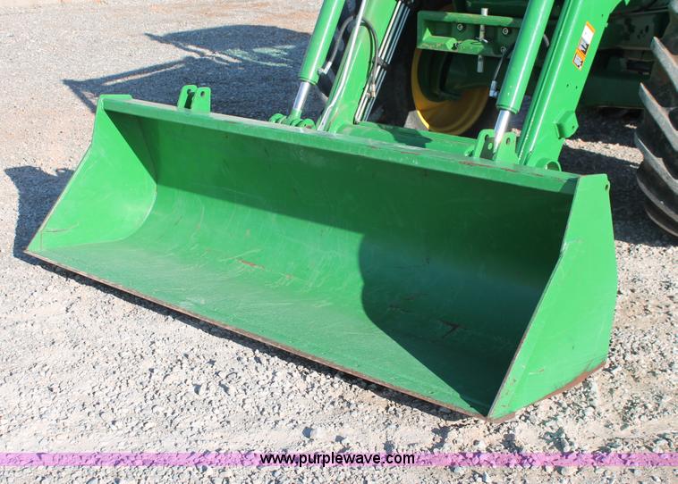 image for item H5750 2010 John Deere 7230 Premium MFWD tractor