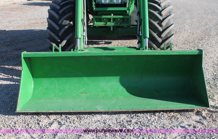 image for item H5750 2010 John Deere 7230 Premium MFWD tractor