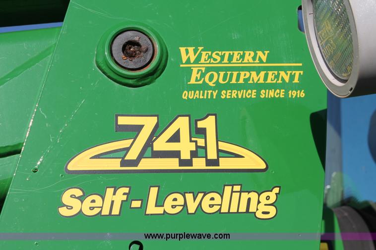 image for item H5750 2010 John Deere 7230 Premium MFWD tractor