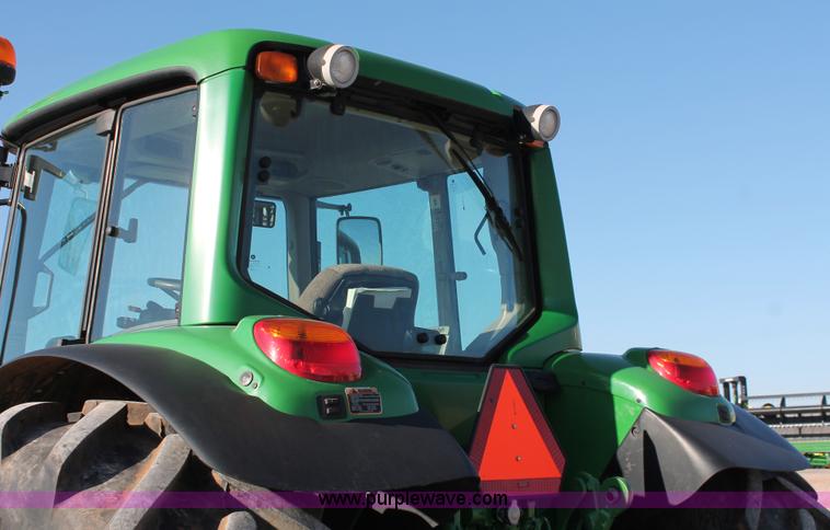 image for item H5750 2010 John Deere 7230 Premium MFWD tractor