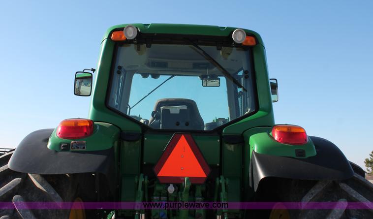 image for item H5750 2010 John Deere 7230 Premium MFWD tractor