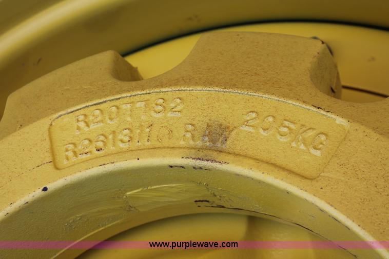 image for item H5750 2010 John Deere 7230 Premium MFWD tractor