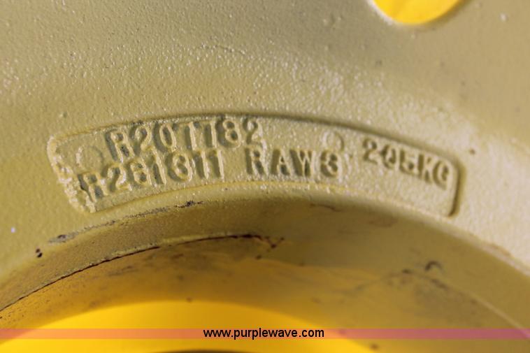 image for item H5750 2010 John Deere 7230 Premium MFWD tractor