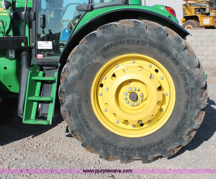 image for item H5750 2010 John Deere 7230 Premium MFWD tractor