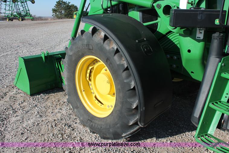 image for item H5750 2010 John Deere 7230 Premium MFWD tractor