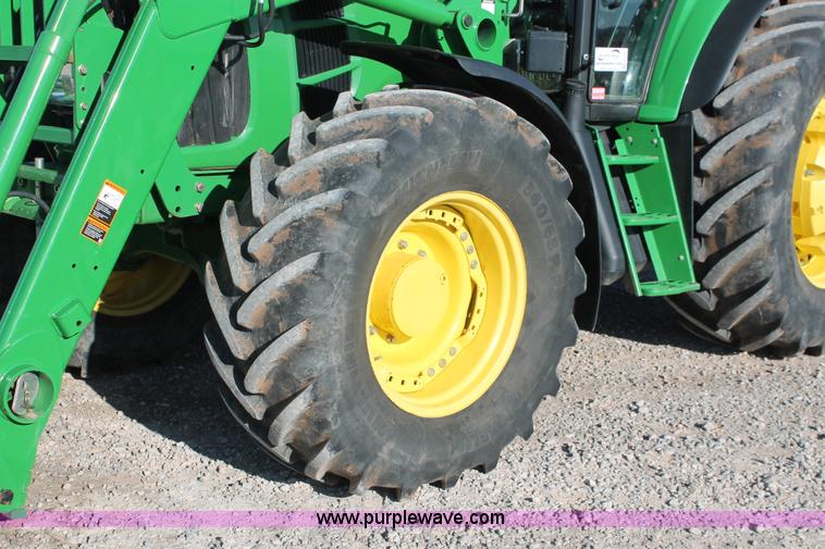 image for item H5750 2010 John Deere 7230 Premium MFWD tractor