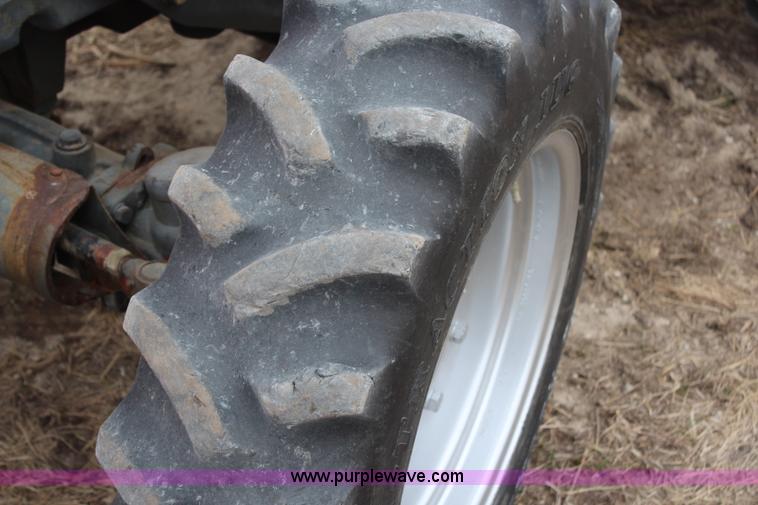 image for item H6148 2001 Mahindra 4530 MFWD tractor