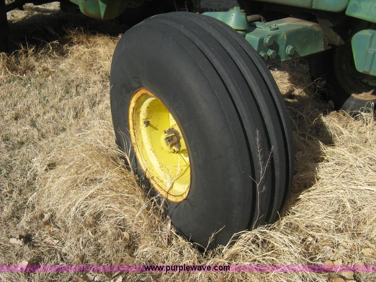 image for item I5607 1976 John Deere 4630 tractor