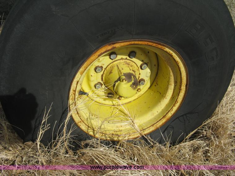 image for item I5607 1976 John Deere 4630 tractor