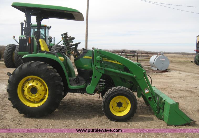 image for item I5611 2006 John Deere 4720 MFWD tractor
