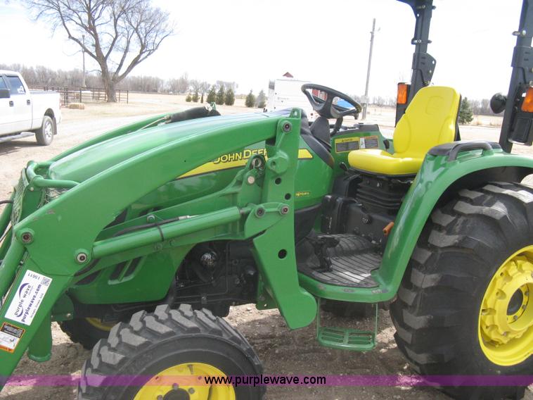 image for item I5611 2006 John Deere 4720 MFWD tractor