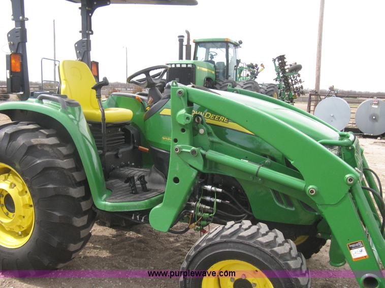 image for item I5611 2006 John Deere 4720 MFWD tractor