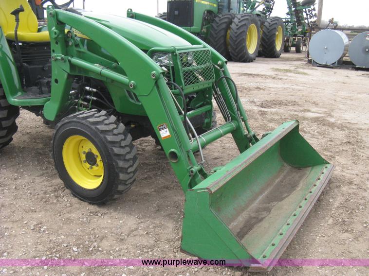 image for item I5611 2006 John Deere 4720 MFWD tractor