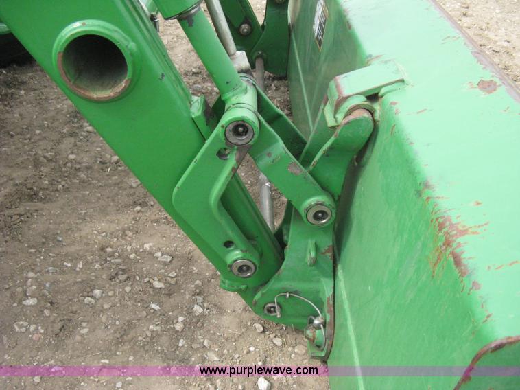 image for item I5611 2006 John Deere 4720 MFWD tractor