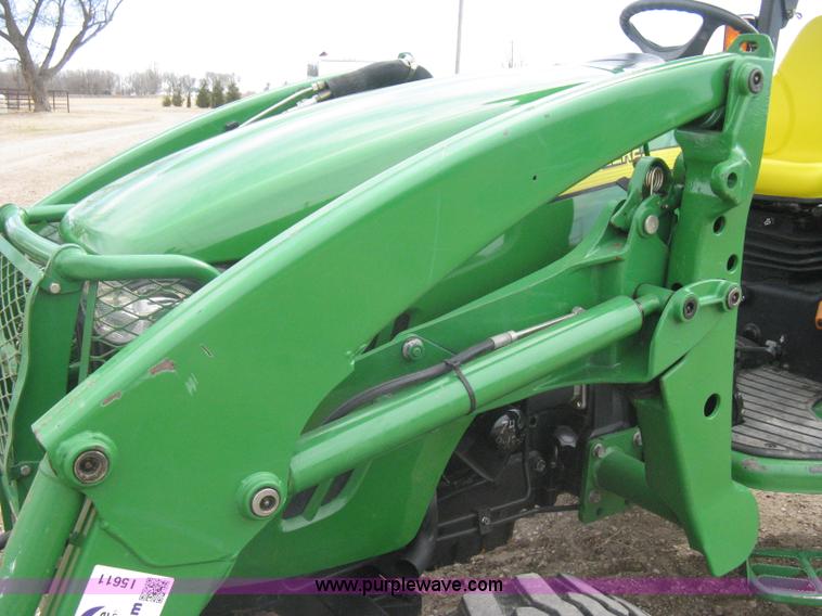 image for item I5611 2006 John Deere 4720 MFWD tractor
