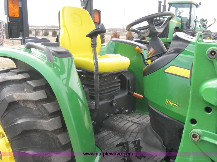 image for item I5611 2006 John Deere 4720 MFWD tractor