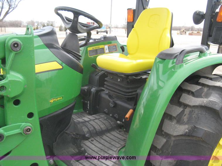 image for item I5611 2006 John Deere 4720 MFWD tractor
