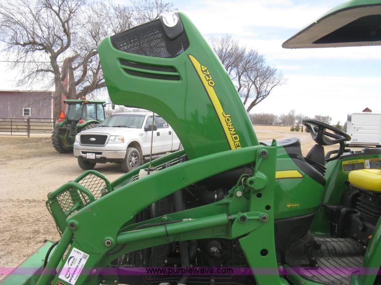 image for item I5611 2006 John Deere 4720 MFWD tractor