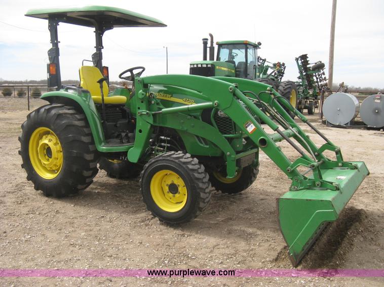 image for item I5611 2006 John Deere 4720 MFWD tractor