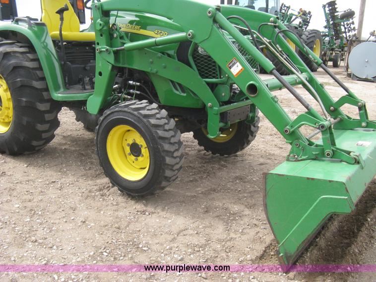 image for item I5611 2006 John Deere 4720 MFWD tractor