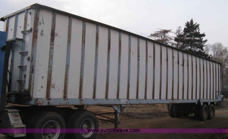 image for item I5612 1976 Bocat LBT50V0 live bottom trailer