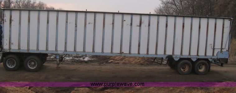 image for item I5612 1976 Bocat LBT50V0 live bottom trailer