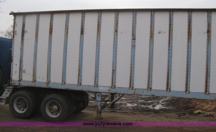 image for item I5612 1976 Bocat LBT50V0 live bottom trailer