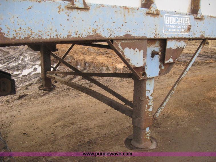 image for item I5612 1976 Bocat LBT50V0 live bottom trailer