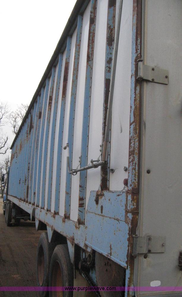 image for item I5612 1976 Bocat LBT50V0 live bottom trailer