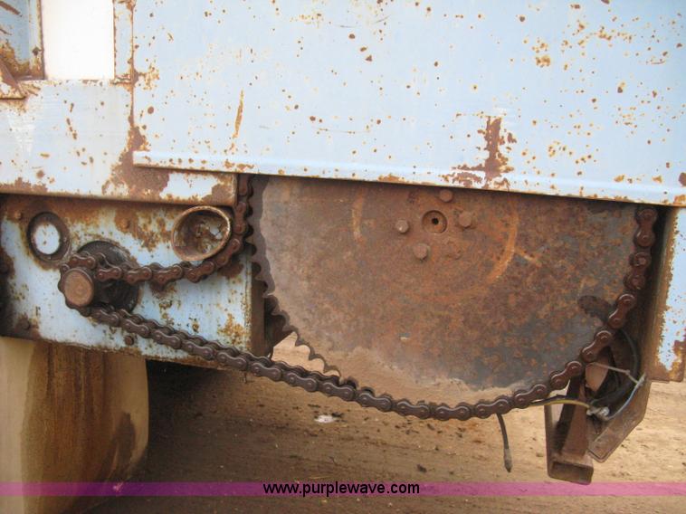 image for item I5612 1976 Bocat LBT50V0 live bottom trailer