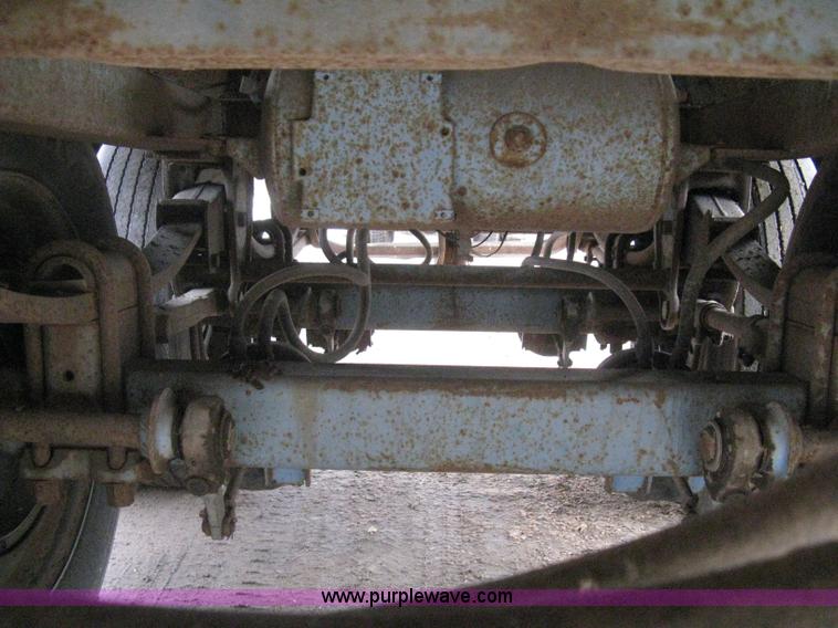 image for item I5612 1976 Bocat LBT50V0 live bottom trailer