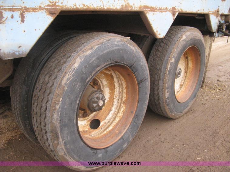 image for item I5612 1976 Bocat LBT50V0 live bottom trailer