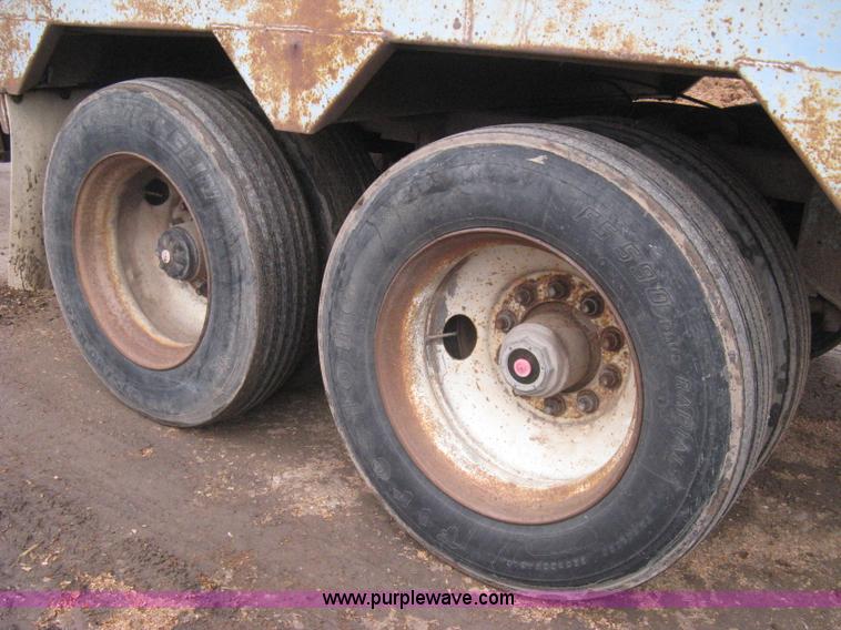 image for item I5612 1976 Bocat LBT50V0 live bottom trailer