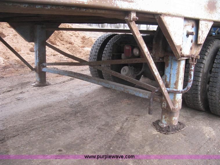 image for item I5612 1976 Bocat LBT50V0 live bottom trailer