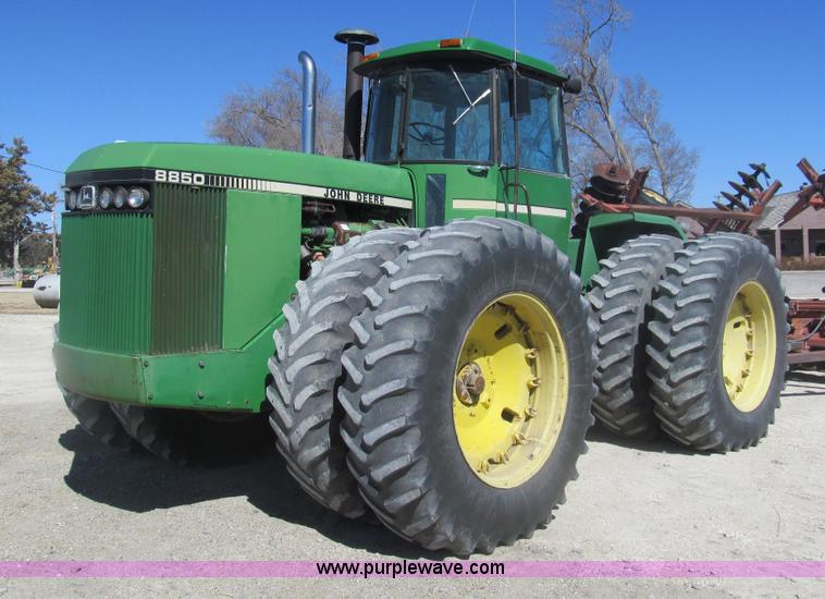 image for item I7181 1982 John Deere 8850 4WD tractor