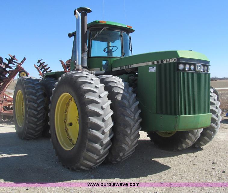 image for item I7181 1982 John Deere 8850 4WD tractor
