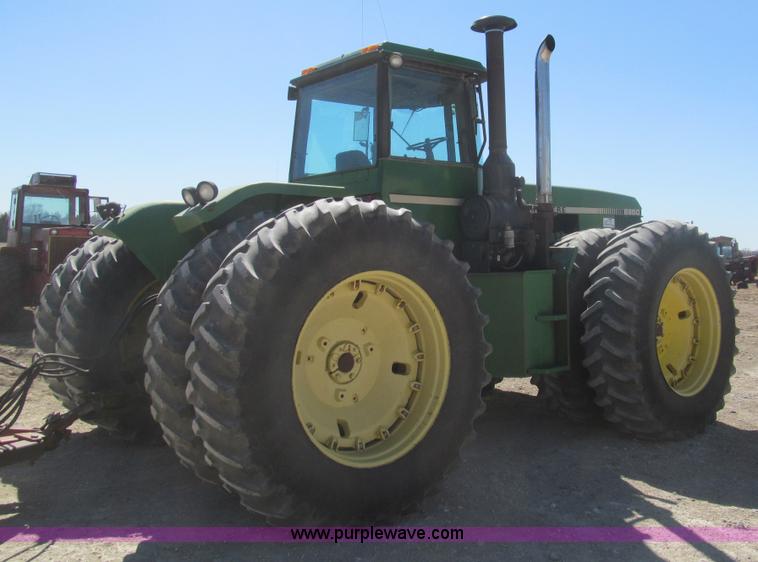 image for item I7181 1982 John Deere 8850 4WD tractor