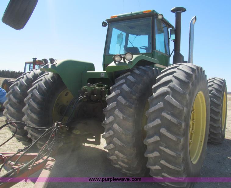 image for item I7181 1982 John Deere 8850 4WD tractor
