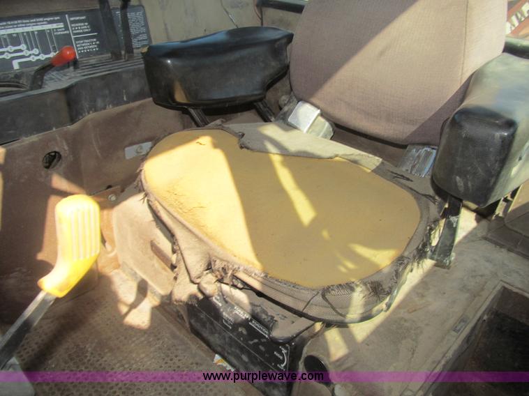 image for item I7181 1982 John Deere 8850 4WD tractor