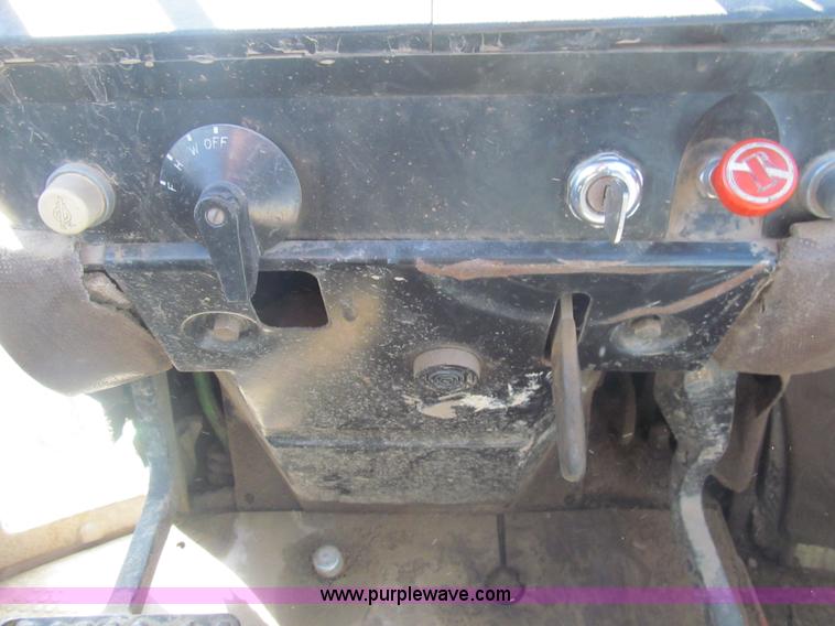 image for item I7181 1982 John Deere 8850 4WD tractor