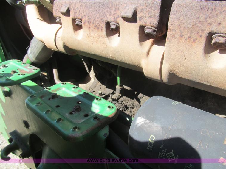 image for item I7181 1982 John Deere 8850 4WD tractor